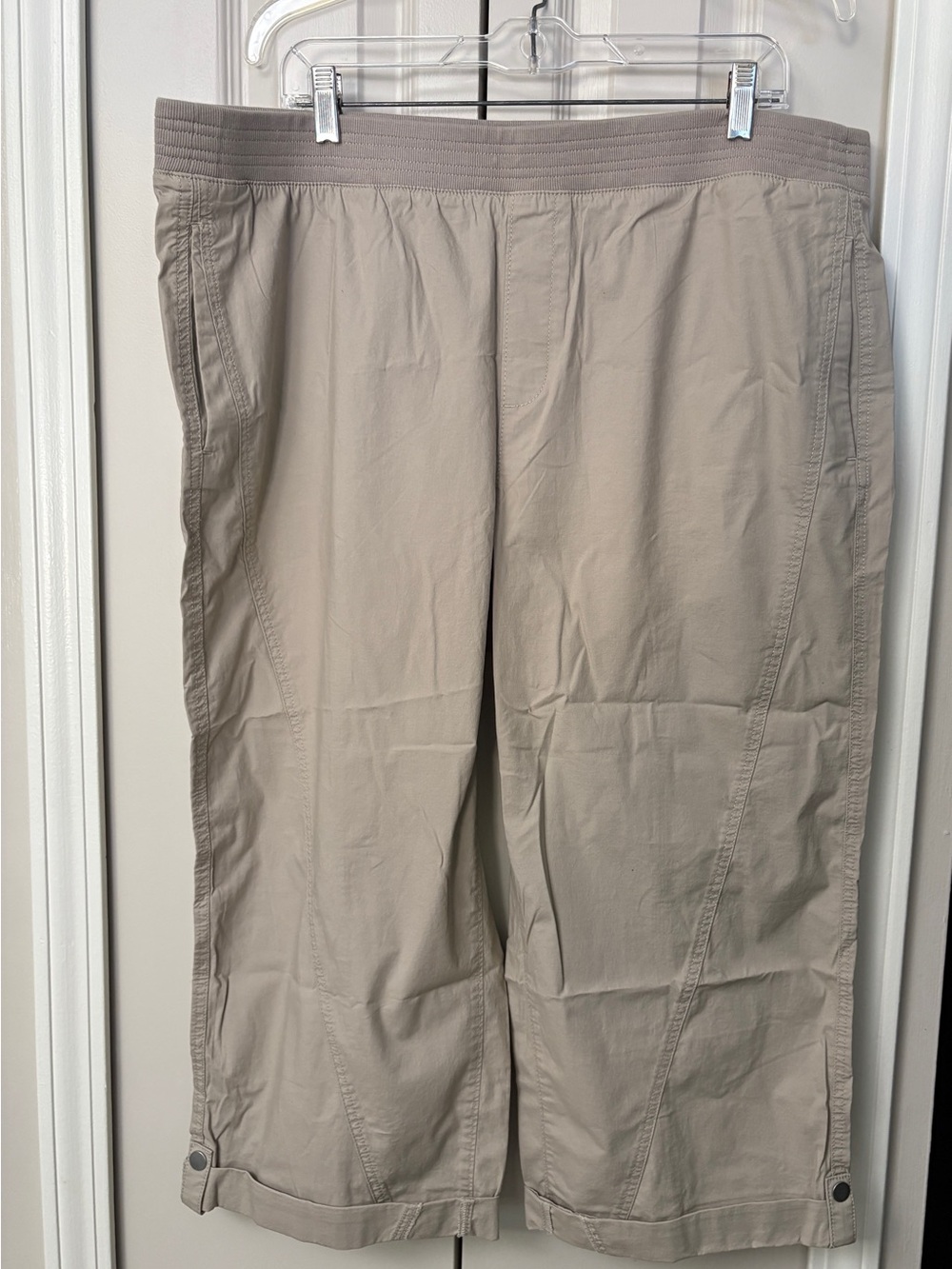 Chico’s NWT Pull-On Capri Pants